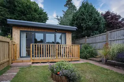 Image de The Garden Lodge - 1 Bedroom Lodge - Tenby