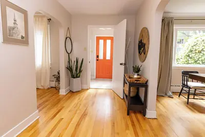 Image de Cozy West End Two Storey Home