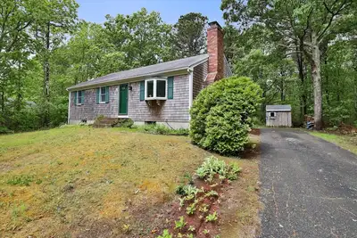 Image de 15 Courtland Drive - Charming modern home, pet-friendly, short drive to beach