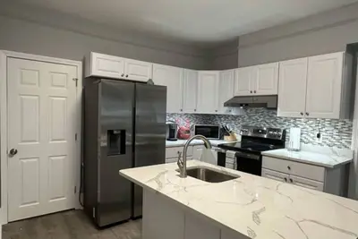 Image de Beach, harbor, ferry & food-Prime Hyannis location