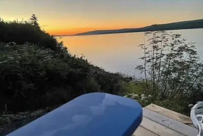 Image de Lakefront cottage with hot tub 1br