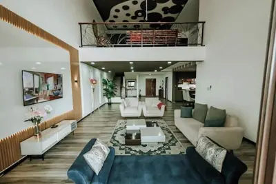 Image de 4br Family-friendly modern duplex with a pool & sunset view