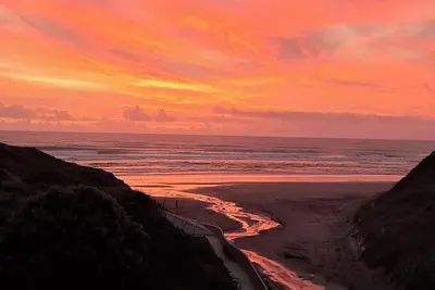 Image de Comfort and the Best Seat in the West to View the Tasman Sea