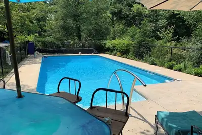 Image de Lavender Hill has a Saltwater Pool, walkable to town & Private patio entrance