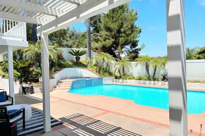 Image de Spacious Poolside Oasis - Right Next to Beach and Legoland
