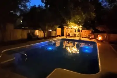 Image de Great for holiday. Large areas, Christmas Tree, Hot Tub, Fireplace, game room