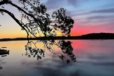 Image de Cheerful Waterfront Cottage on Howe's Lake