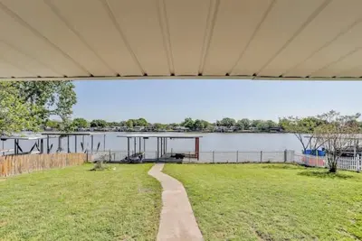 Image de Waterfront Retro Roost with Boat Dock & Lakeview!