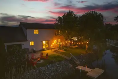 Image de Nature Oasis: Waterfront, pet friendly, kayaks, SUPs, dock, amenities galore