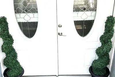 Image de Modern basement unit on 1+ acre with Huge backyard