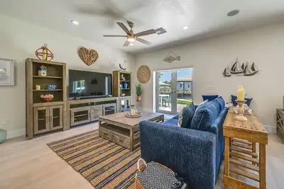 Image de Sebring Serenity: Waterfront Retreat w/ Boat Dock!