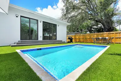 Image de Fifa Perfect | Radiance: Modern Design & Poolside Escape