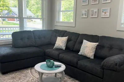 Image de New cottage in a quiet residential area! Close to the strip! 7 mi. from Spire.