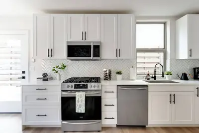 Image de Modern Townhouse w/ Private Parking & Rooftop Patio-