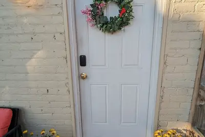 Image de Live in the Fan! Apt: 2b + Parking in an Italianate on Grace, near everything!