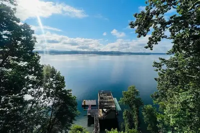 Image de Cozy Lake House! Spacious boat dock with swimming deck and awesome views.