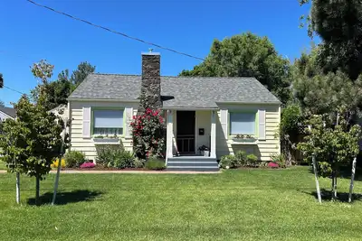Image de Cozy Cottage in Downtown Redmond