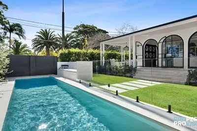 Image de Uber Luxury Cottage -5 Bedrooms in heart of Mosman