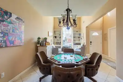 Image de Spacious Luxury Home with an Entertainer Backyard