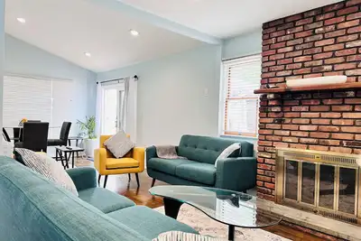 Image de Vibrant and Modern Home w/Charm! \nCentrally Located to Nyc and The Hamptons!