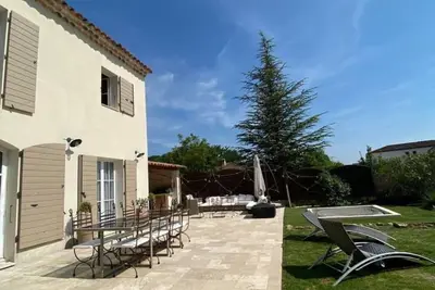 Image de Bastide provençale avec piscine à 10min du centre ville d'Aix-en-Provence