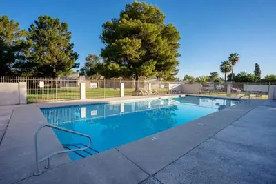 Image de Mesa Getaway, 2 Br Condo, Central Location, Pool!