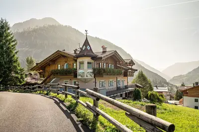 Image de Appartement \"Rosengarten\" avec vue sur les montagnes, jardin privé et Wi-Fi
