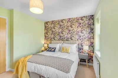 Image de Best of both worlds with peace away from main roads and close enough to the city