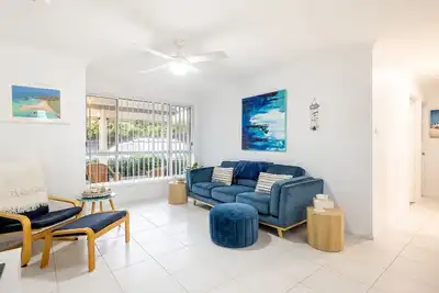 Image de Sapphire Sands, 1/52 Boulder Bay Rd - air con, Wi-Fi, Cot & Highchair