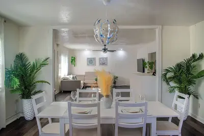 Image de Spacious & budget-friendly 3br in a quiet complex with a pool and fire pit.