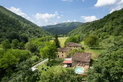 Maison de Campagne à Poggiolo-salaiole avec 6 chambres à coucher, 14 couchages