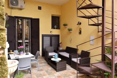Image de Baron Francesco Sala's elegant annexe