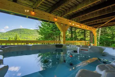 Image de The Overlook - Hot Tub, Game Room, 5min to Mtn