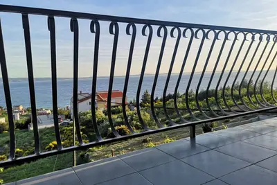 Image de A1 - large 80m2 apartment with sea view, balcony and garden