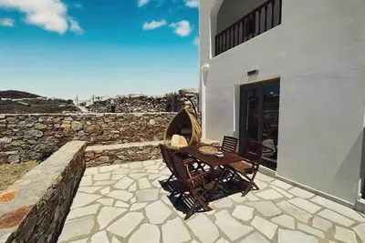 Image de Ligaria Stone Maisonette, Gem in Folegandros Heart