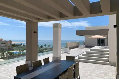 Image de Penthouse With Wide Terrace Next to the Ocean