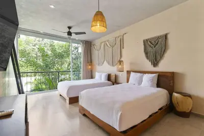 Image de Fantastic luxury studio which can accommodate up to four people comfortably!