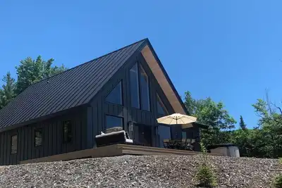 Image de New Construction! Modern chalet with spectacular views near Sunday River!