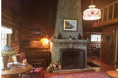 Image de Log Cabin In Lucerne  Dedham May!