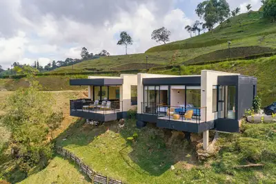 Image de Waterfront Getaway with Jacuzzi & Bbq in Guatapé