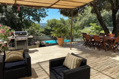 Image de Authentique Maison Lubéron piscine et tennis privés