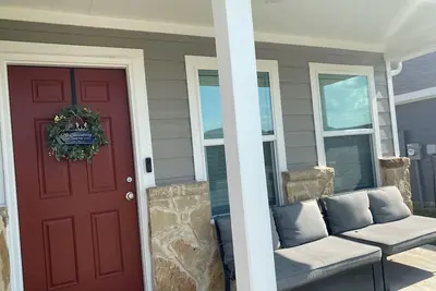 Image de Brand New Relaxing Home with Office and Massage Chair in Quiet Neighborhood