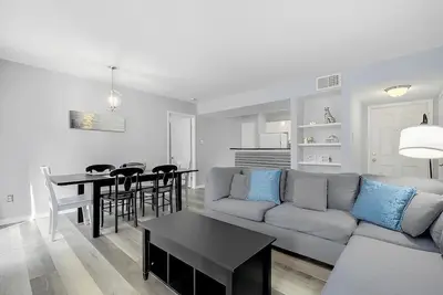 Image de Large Modern 2 Bed/2 Bath -7 min Dt in Central Atx