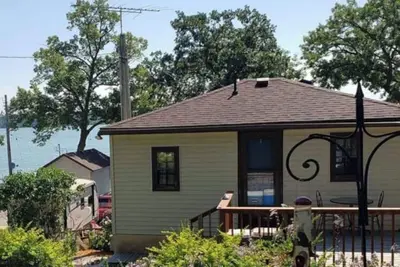 Image de Cozy economical cabin with lake view