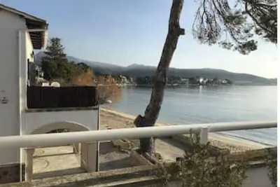 Image de Beach Front Pine Walk Apartment/Tourist Licence