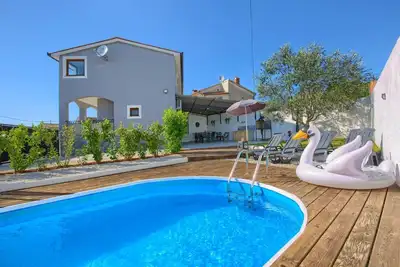 Image de House 2227/68186 (Istria - Loborika), 11000m from the beach