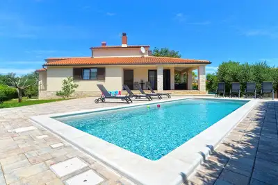 Image de Villa 2273/75669 (Istria - Liznjan), 800m from the beach