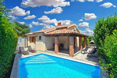 Image de Villa 2274/75670 (Istria - Liznjan), 800m from the beach