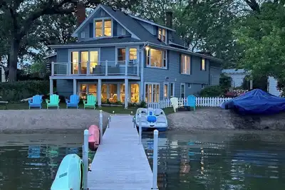 Image de Beach Cottage on ForestLake close to downtown with your own sandy beach and dock