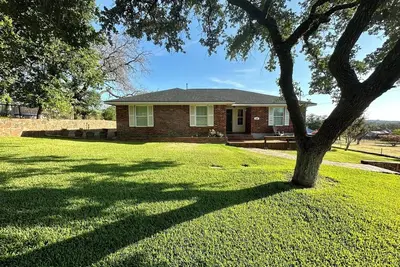 Image de Hill Country Home - close to Mason Square